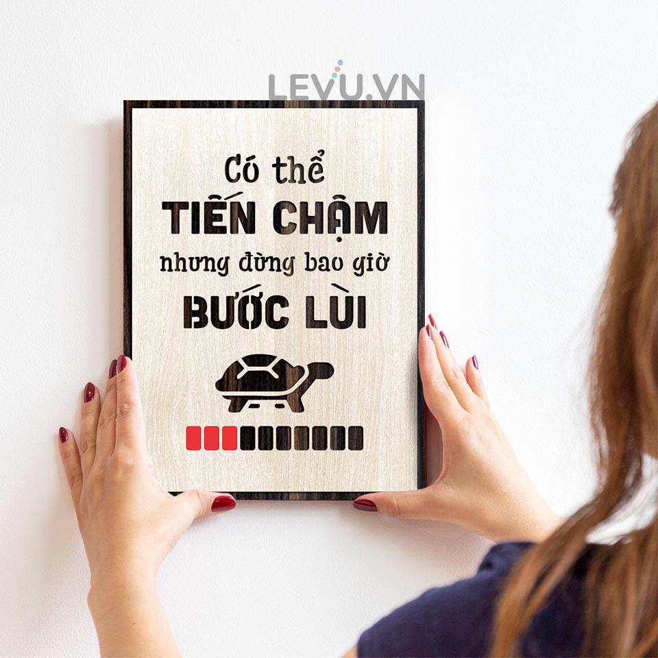 Tranh Caption ý nghĩa LEVU LV077 "Chỉ có thể tiến chậm chứ đừng bao giờ bước lùi"