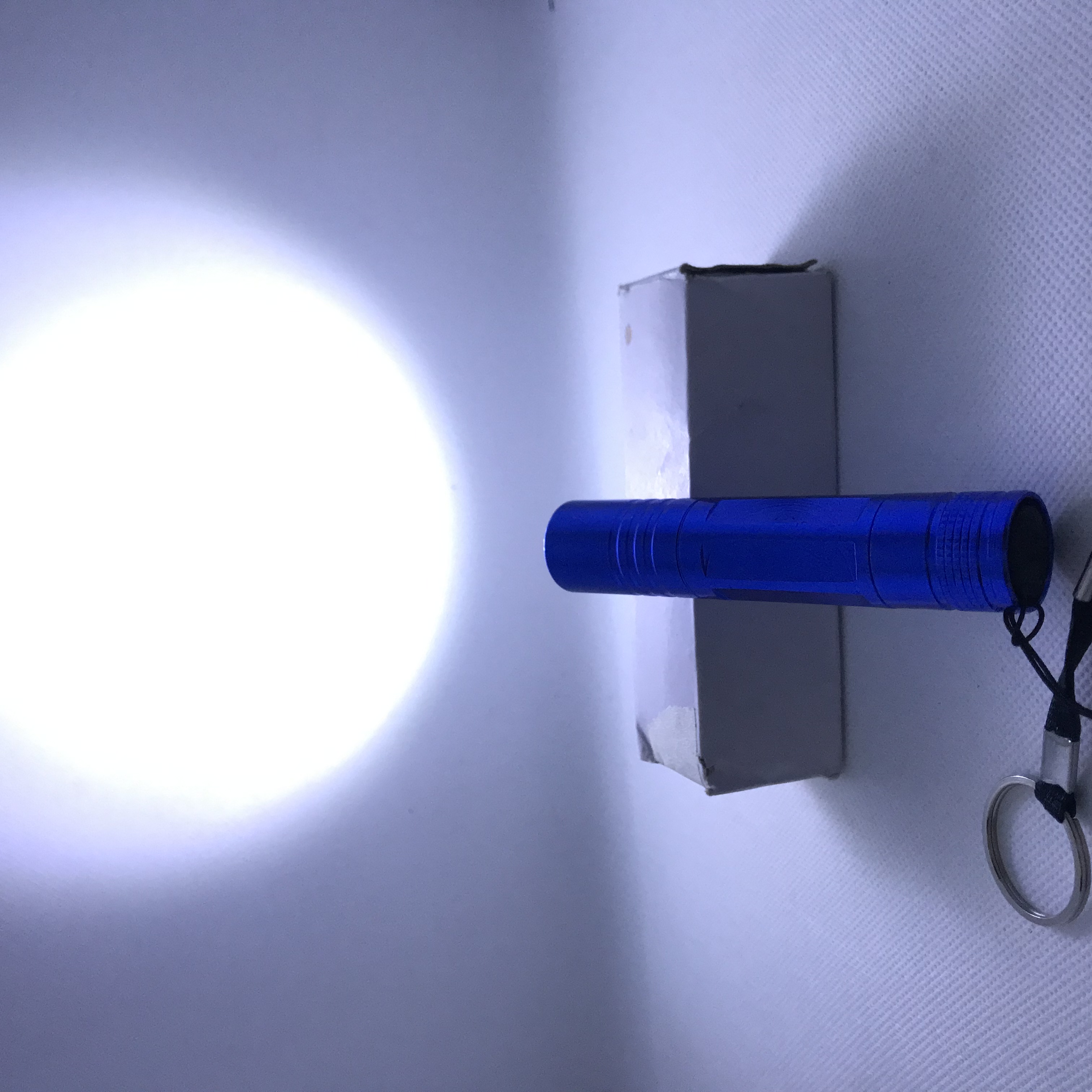 Đèn Pin Mi Ni bỏ túi siêu sáng Led 551 dùng pin AA