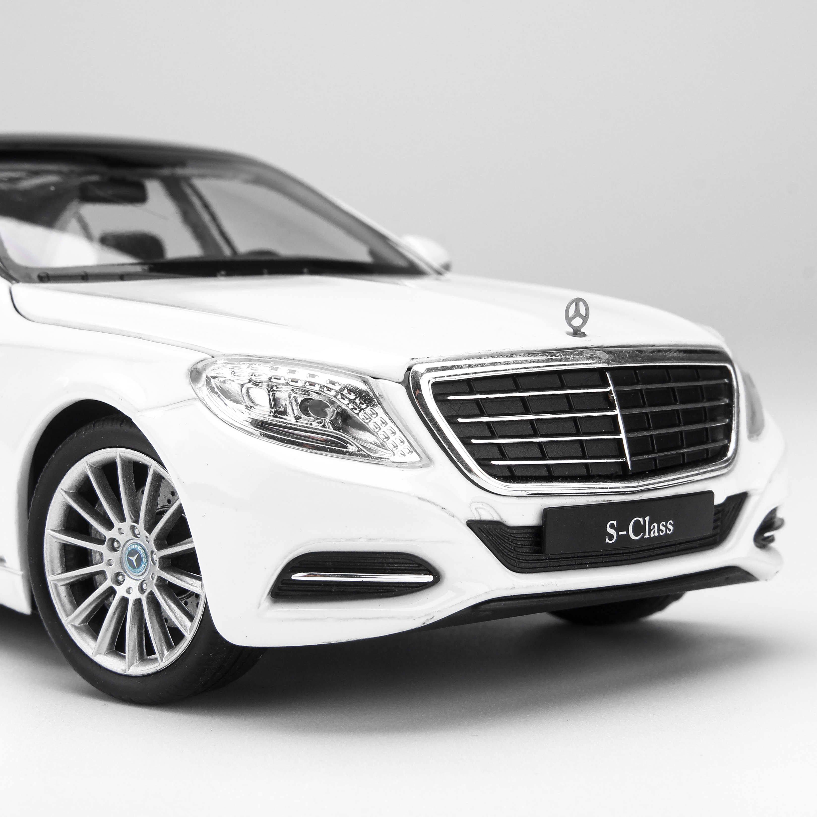 Mô hình xe Mercedes-Benz S500 1:24 Welly - 24051W