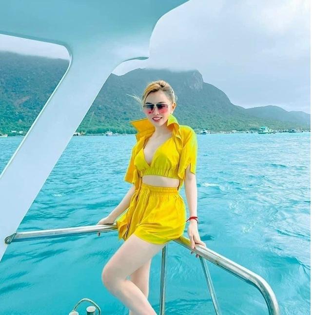 Set bộ bikini đi biển 3 món siêu hot hit ( video cận chất) chất liệu đũi cao cấp 3 màu như hình ( xanh ,vàng,hồng )