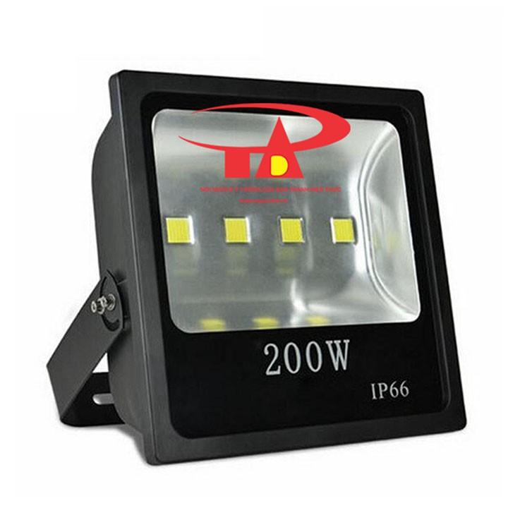 Đèn pha led 200w loại tốt