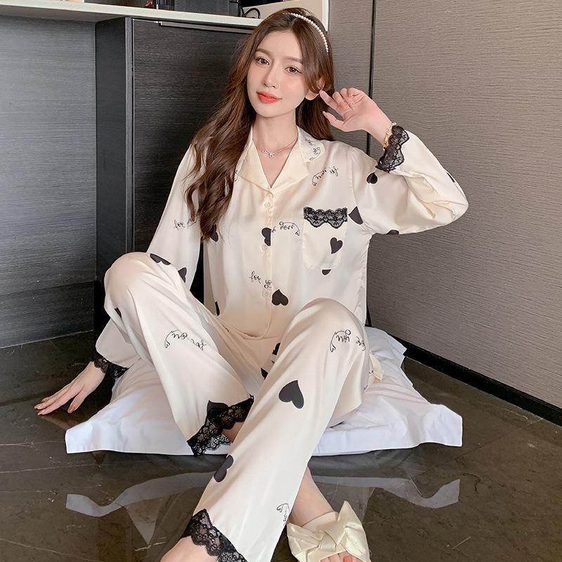 Pijama Lụa - Đồ Bộ Nữ Dài Tay Cao Cấp Màu Đen và Kem Hoạ Tiết Trái Tim Đẹp DDLP16