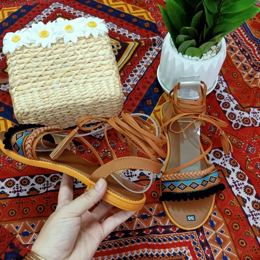 Giày sandal thổ cẩm cột dây tua rua phong cách vintage