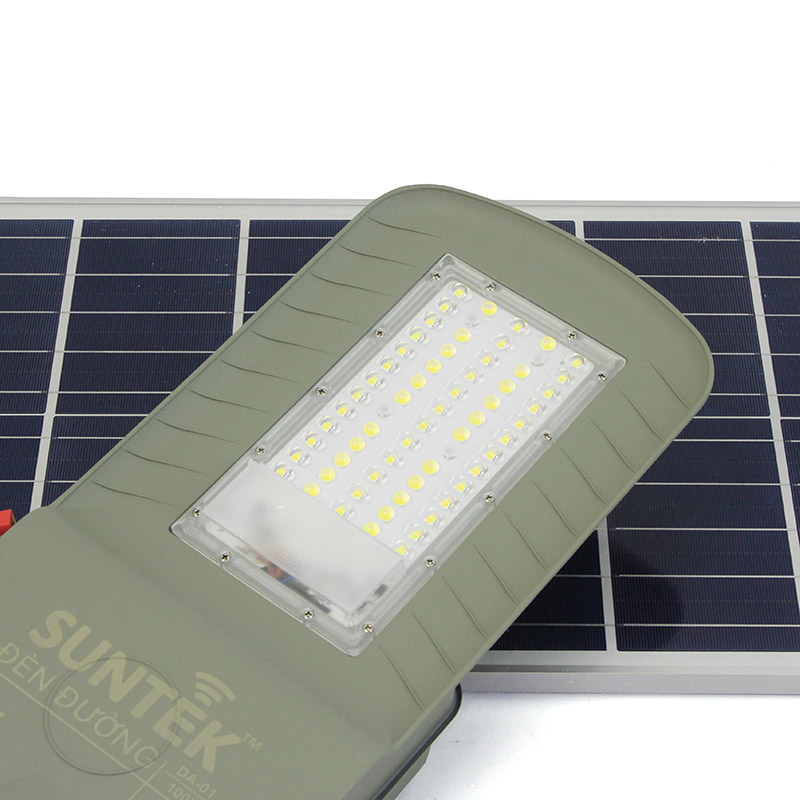 Đèn Đường Năng Lượng Mặt Trời SUNTEK DA-01 Solar Street Light 100W - Chip Led SMD 5054, 1560 Lumen, Sáng 20 giờ, Tự động Bật/Tắt, Điều khiển Từ Xa, Chống Nước/Bụi/Sét