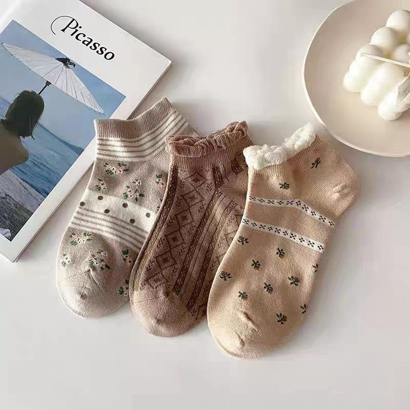 T17- Tất vớ nữ cổ ngắn dễ thương cotton hình gấu màu be mỏng thoáng Urbanize - Chọn ngẫu nhiên