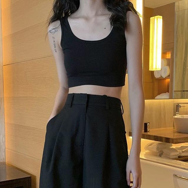 Áo thun croptop năng động kèm hình thật