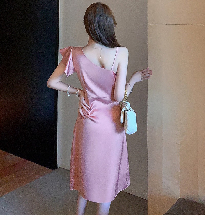 ĐẦM XOÈ TRỄ VAI NHÚN BÈO
