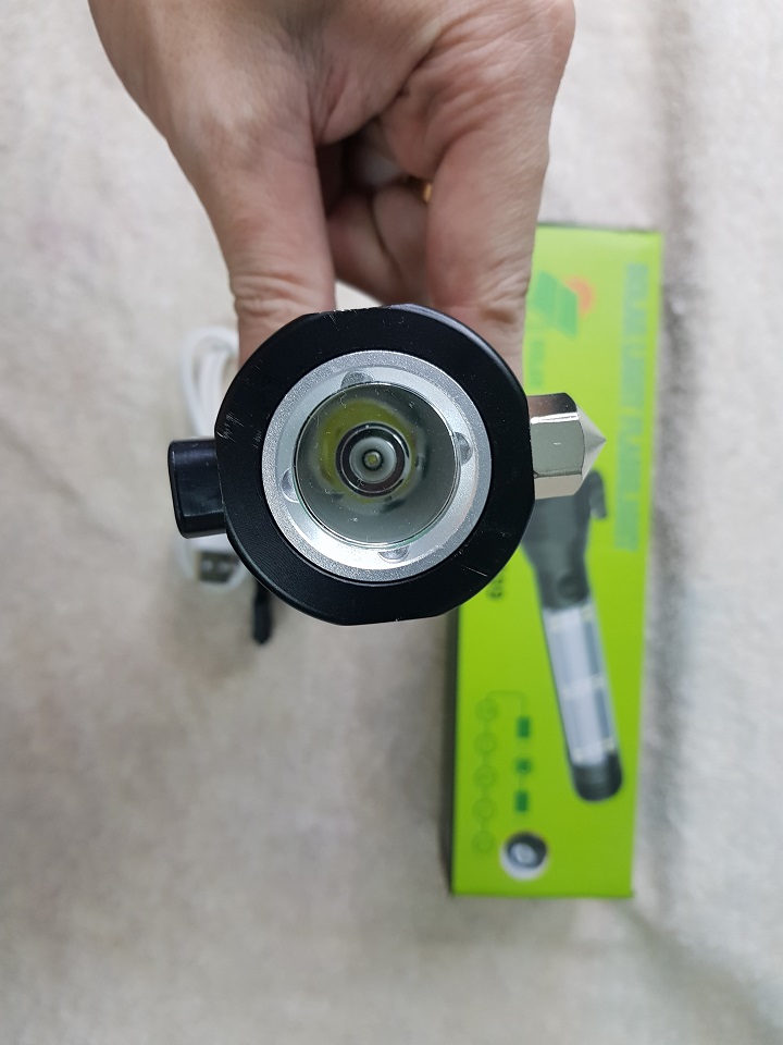 Đèn pin cứu hộ đa chức năng T09, rất cần thiết khi di chuyển trên xe ô tô để cứu hộ cắt dây an toàn và đập vỡ kính khi cần thiết - Hàng chính hãng