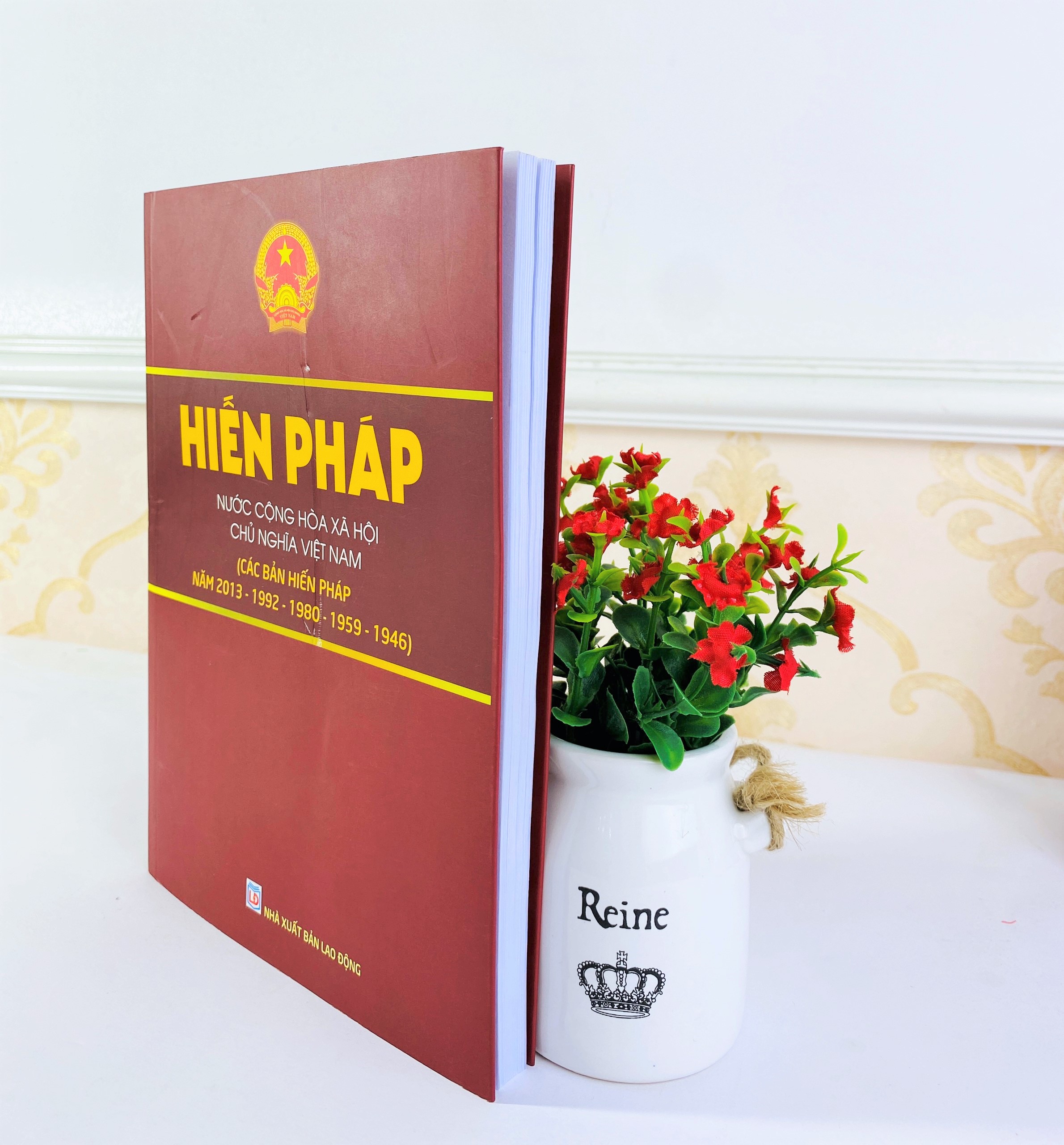 Sách - Hiến Pháp Nước Cộng Hòa Xã Hội Chủ nghĩa Việt Nam(Các bản Hiến Pháp năm 2013 - 1992 - 1980 -1959 -1946) - ndbooks