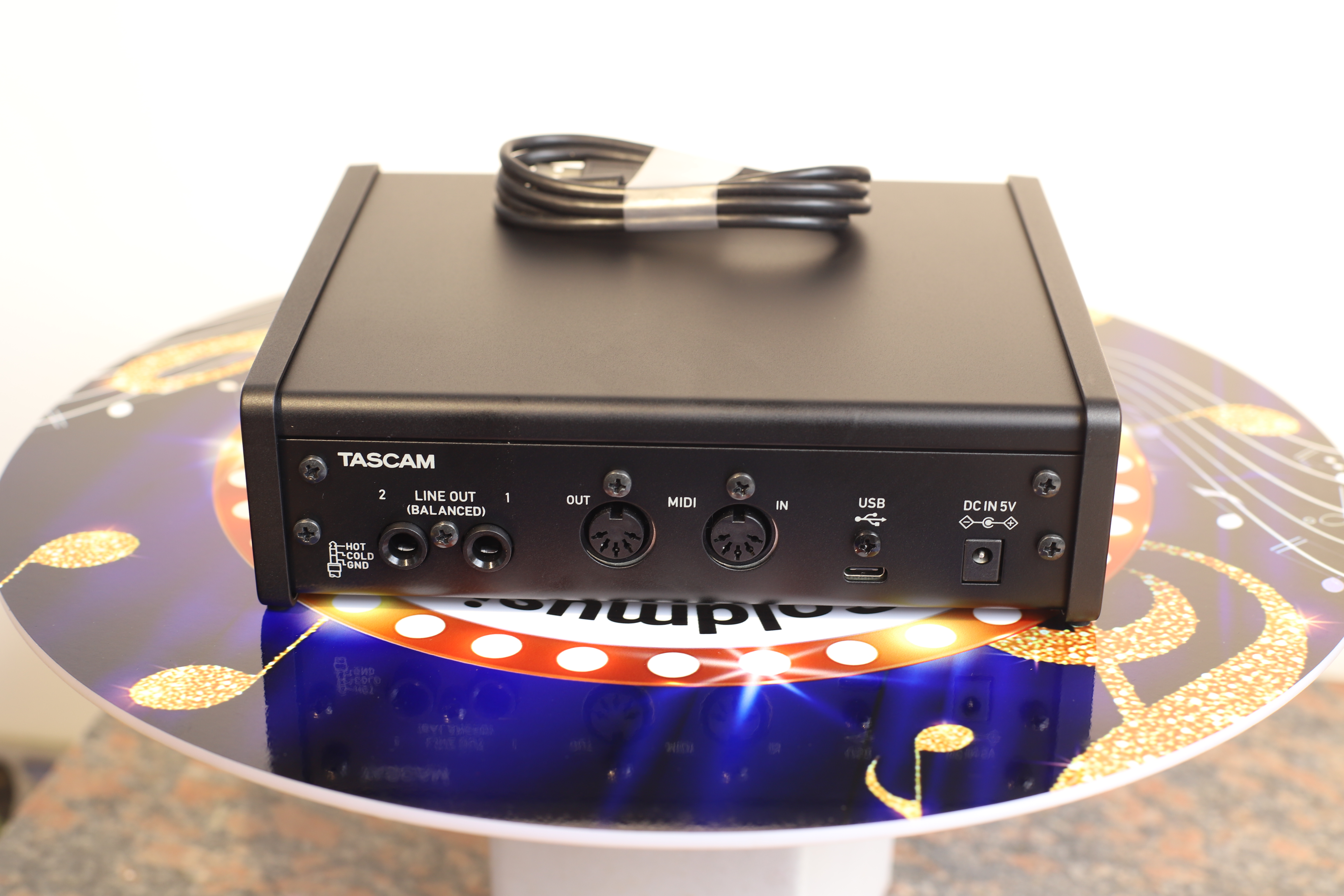 Soundcard Tascam US 2x2 HR - card âm thanh chất lượng cao - Hàng chính hãng