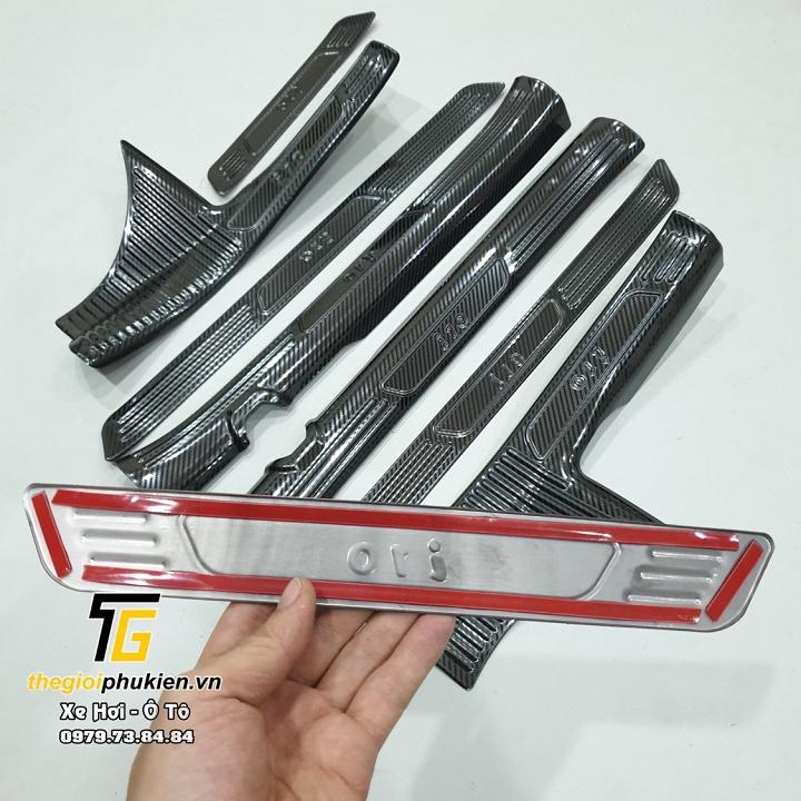 TRỌN BỘ Nẹp bước chân và ốp chống trầy cốp trong Hyundai Grand i10 2021 SEDAN - vân Carbon