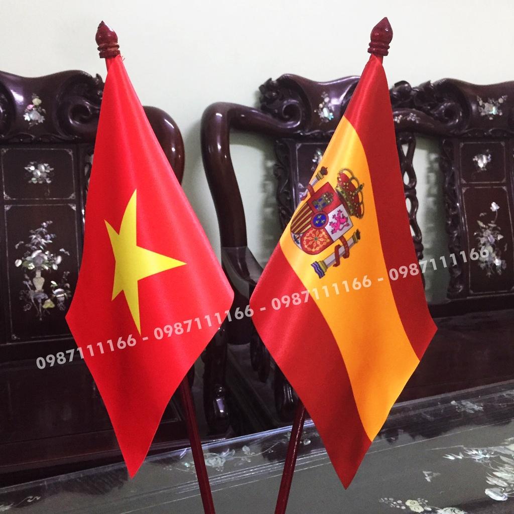 Cờ Để Bàn Đế gỗ Cắm 2 cờ Việt Nam - Tây ban Nha In Kỹ Thuật Số