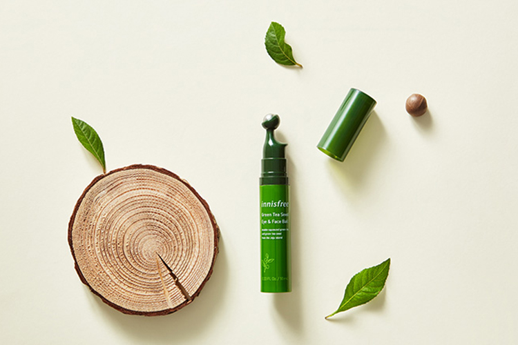 Tinh chất dưỡng mắt &amp; mặt dạng đầu lăn massage từ trà xanh và dầu hạt trà xanh tươi Innisfree Green Tea Seed Eye &amp; Face Ball 10ml - NEW