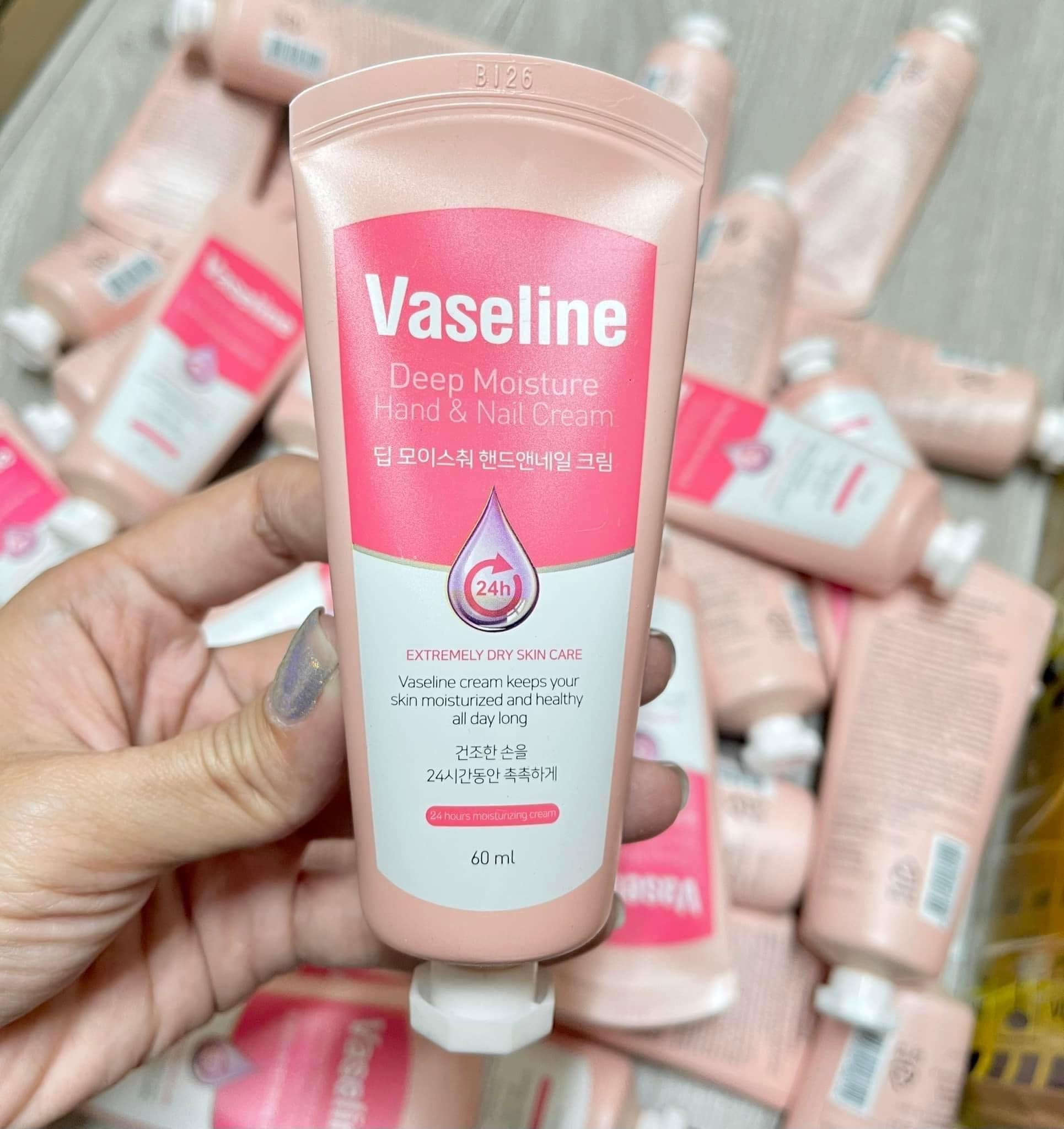 Kem Dưỡng Da Tay &amp; Móng Cấp Ẩm Da Vaseline 24H Deep Moisture Hand &amp; Nail Cream 60ml