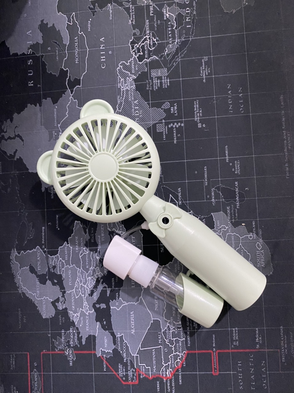 Quạt cầm tay mini HN kèm bình nước phun sương mẫu mới 2020