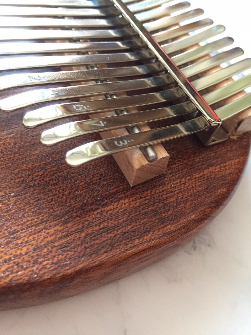 Đàn Kalimba Hình Táo 17 Phím Sapele KaLinh