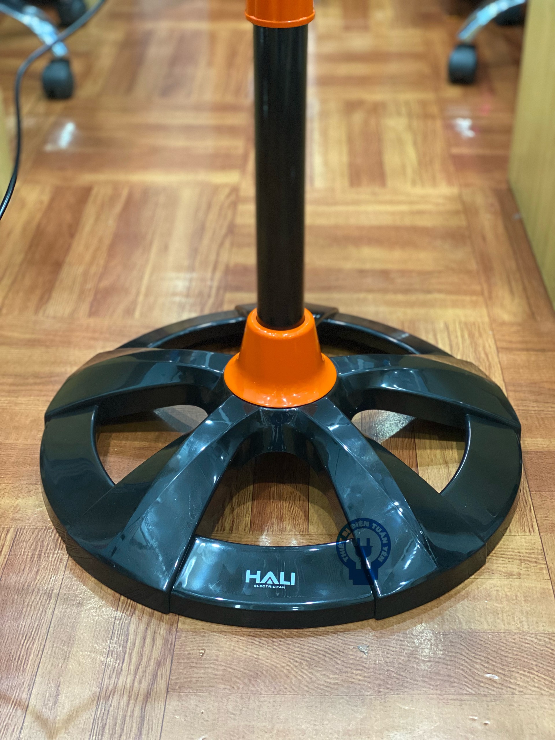 Quạt lửng Hali LC-168C công suất 67W, đường kính cánh 40cm, quạt chuyển hướng 360 độ tiện lợi - Hàng chính hãng