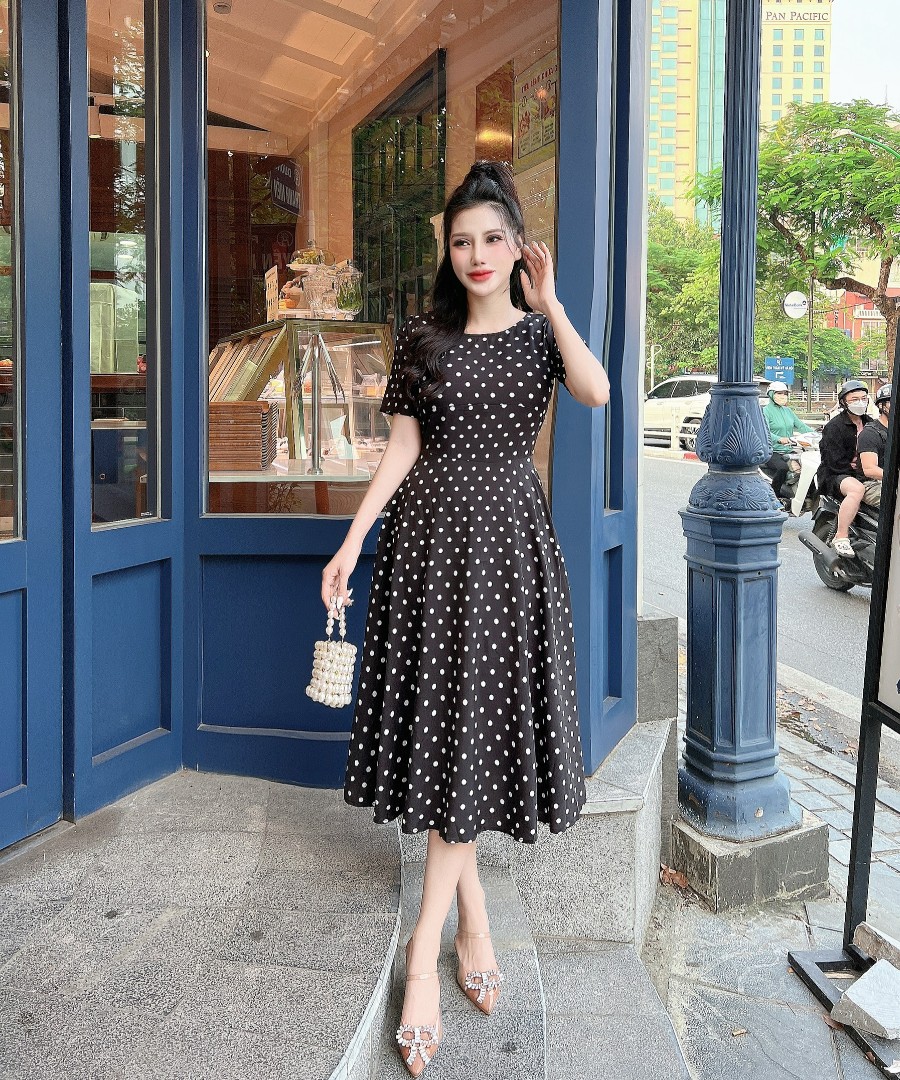 Đầm xòe chấm bi phối hoa ngực dễ thương D055- Lady Fashion