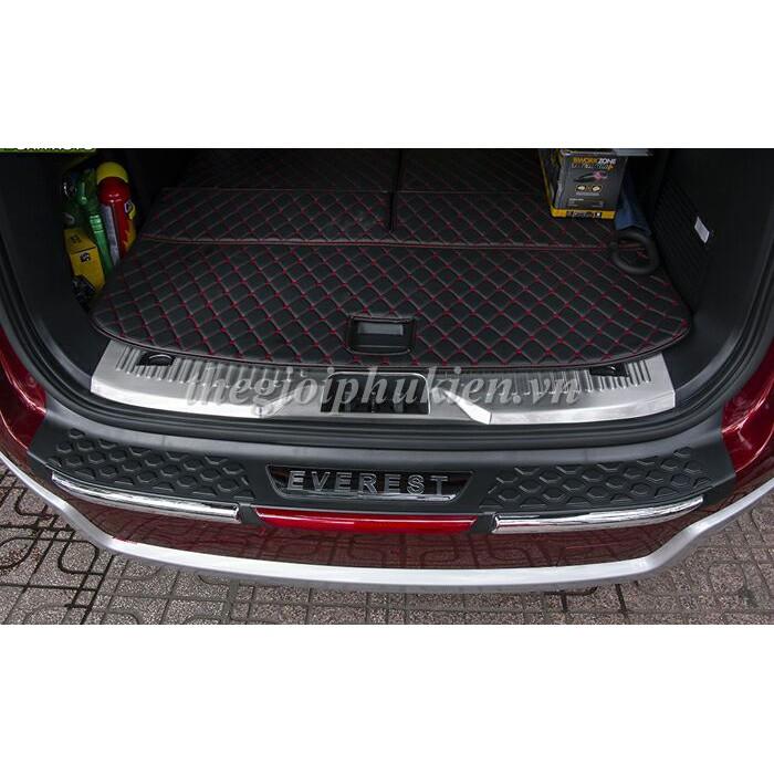 Ốp chống trầy cốp Ford Everest 2016-2019 – Mẫu INOX