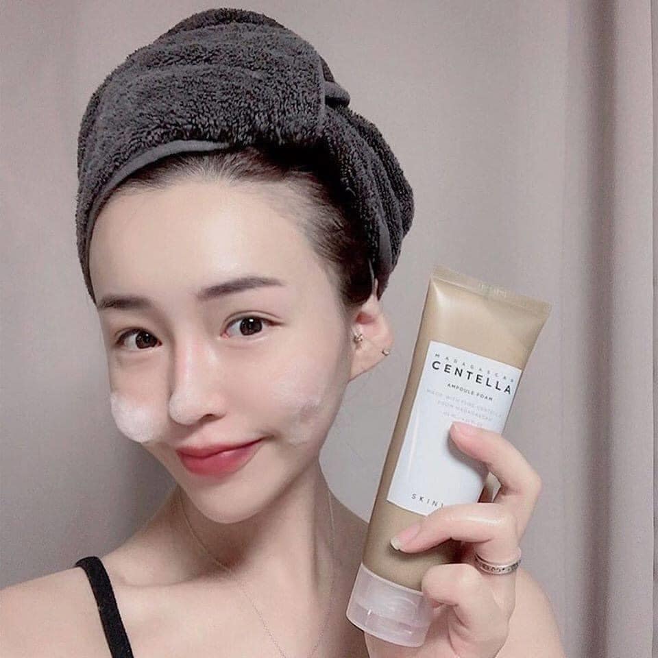 Sữa Rửa Mặt Skin1004 Làm Sạch Cho Da Nhạy Cảm Chiết Xuất Rau Má Madagascar Centella Ampoule Foam 125ml Tặng kèm Nơ BERAV Handmade Annie Ribbon