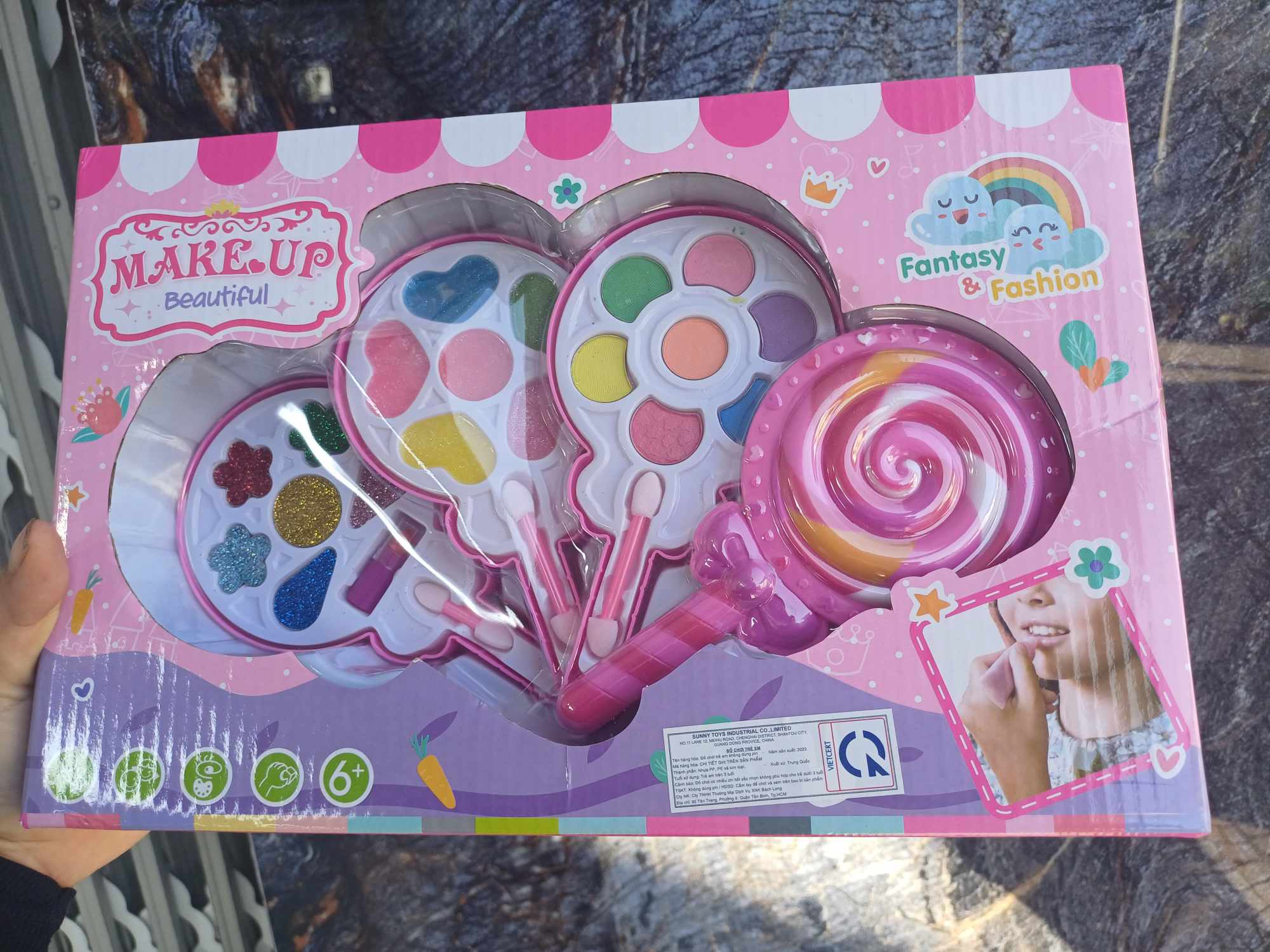 Đồ chơi trang điểm cho bé dễ thương