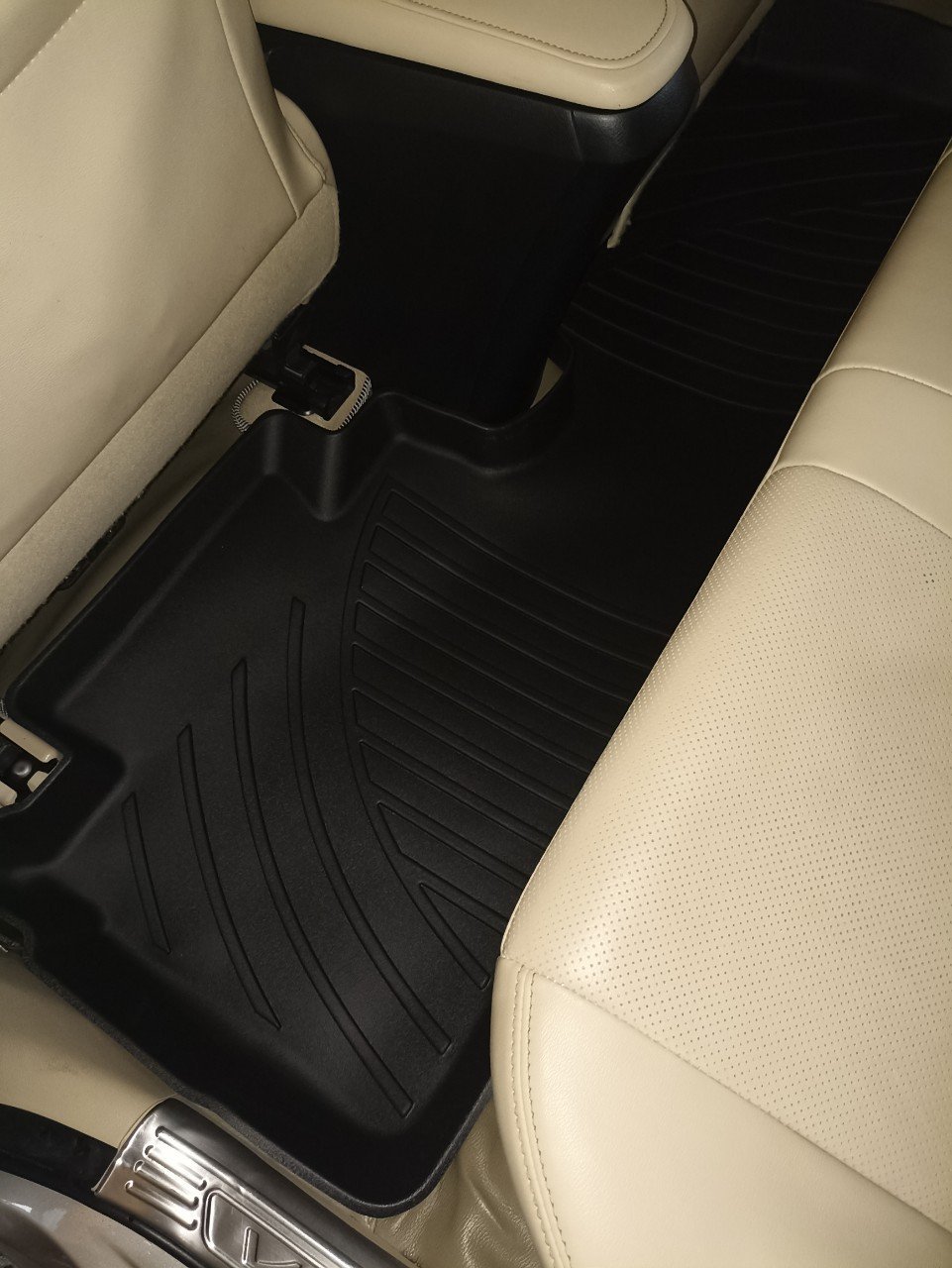 Thảm lót sàn cho xe Toyota vios 2016- nay thương hiệu DCSMAT, chất liệu TPV cao cấp