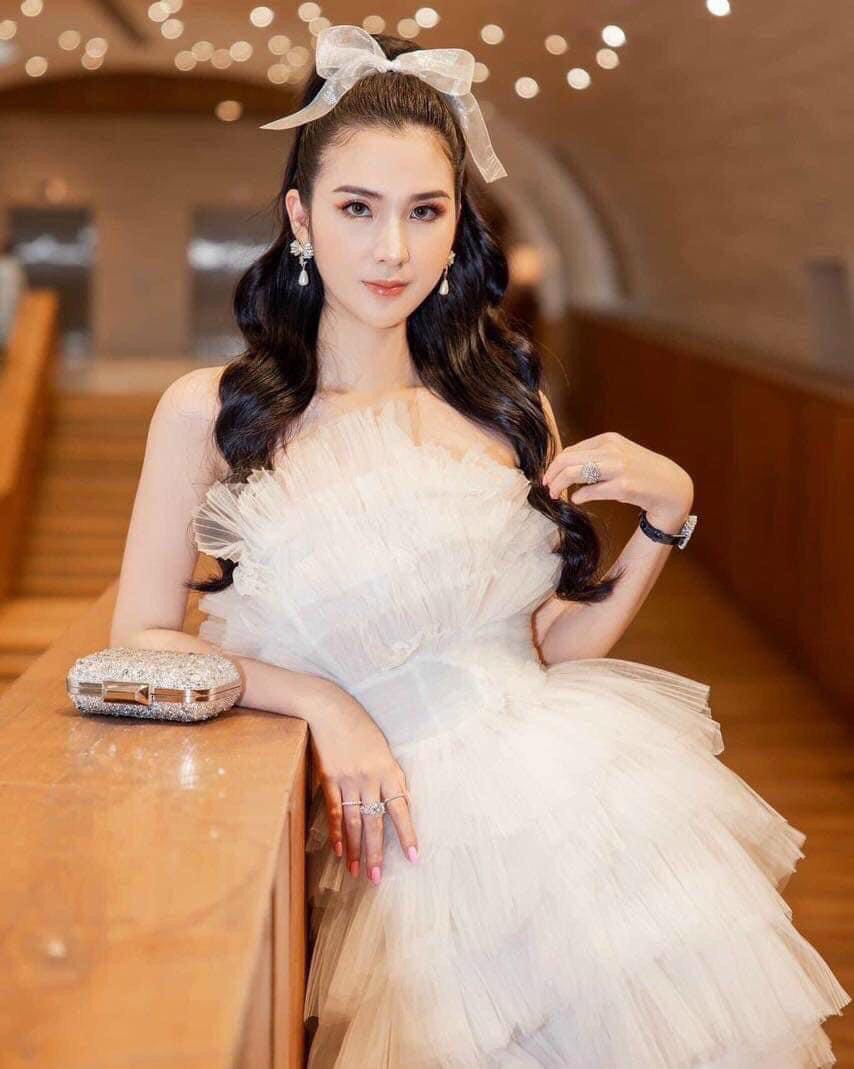 Đầm Xòe Cúp Ngực Xẻ Tà Sang Trọng