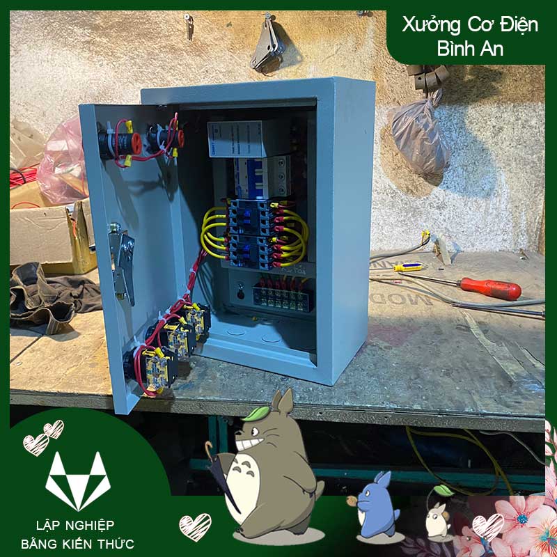 Tủ đảo chiều động cơ 3 pha 7,5KW có trang bị chống mất pha, ngắn mạch sử dụng điện 3 pha