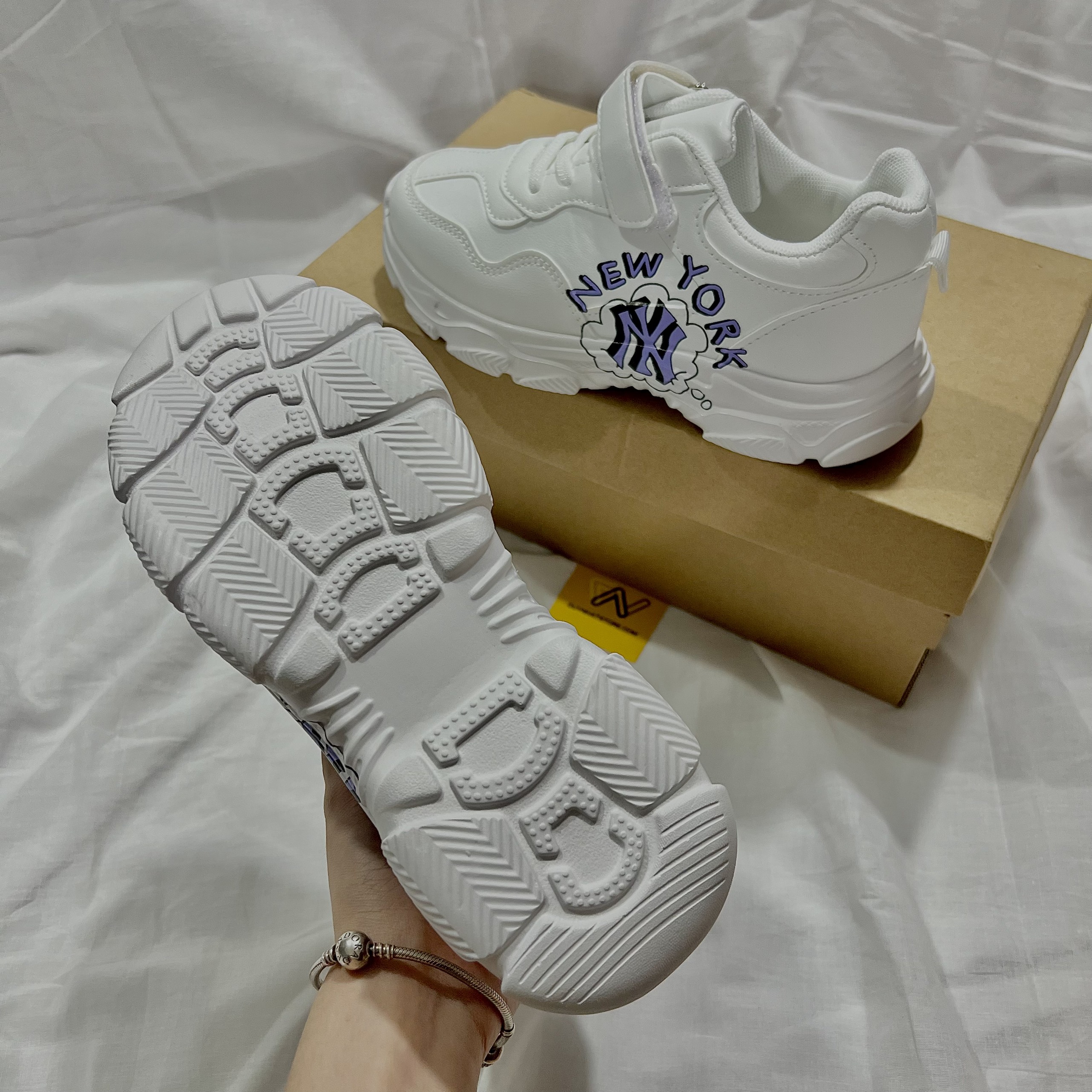 Giày Thể Thao Em Bé Gái Nữ Màu Trắng Full Duy Nhật Store Xinh Sang Size Lớn Uzzang Dây Dán Dễ Thương Sneaker Bata Chữ NY