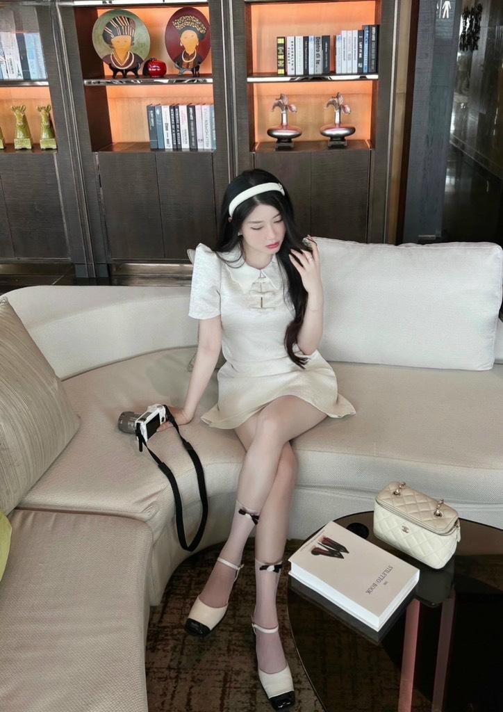 Đầm xoè tafta vân đá cổ bèo