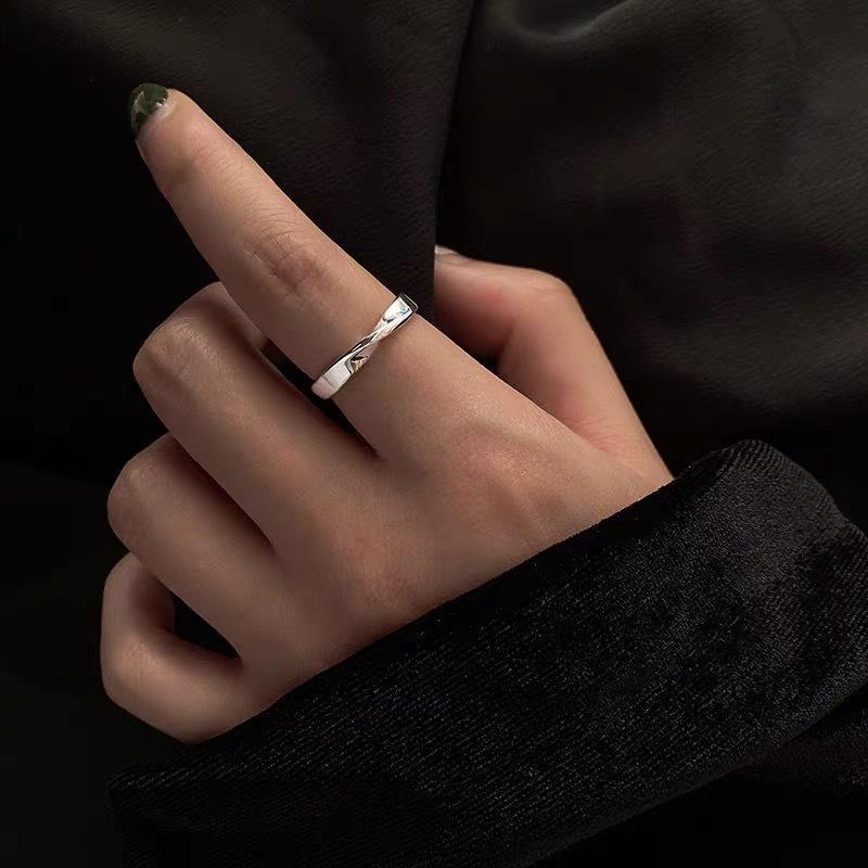 Nhẫn Nam Nữ Freesize Unisex Màu Bạc Thời Trang Chất Liệu Titan Đẹp Đơn Giản - Nhẫn Cross Ring - Camcamvintage