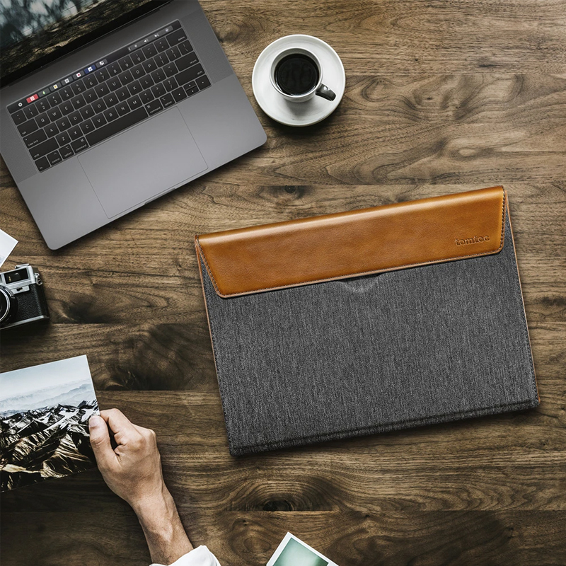 Túi chống sốc Macbook Pro 16" TOMTOC Premium Leather - H15-E01Y - Hàng Chính Hãng