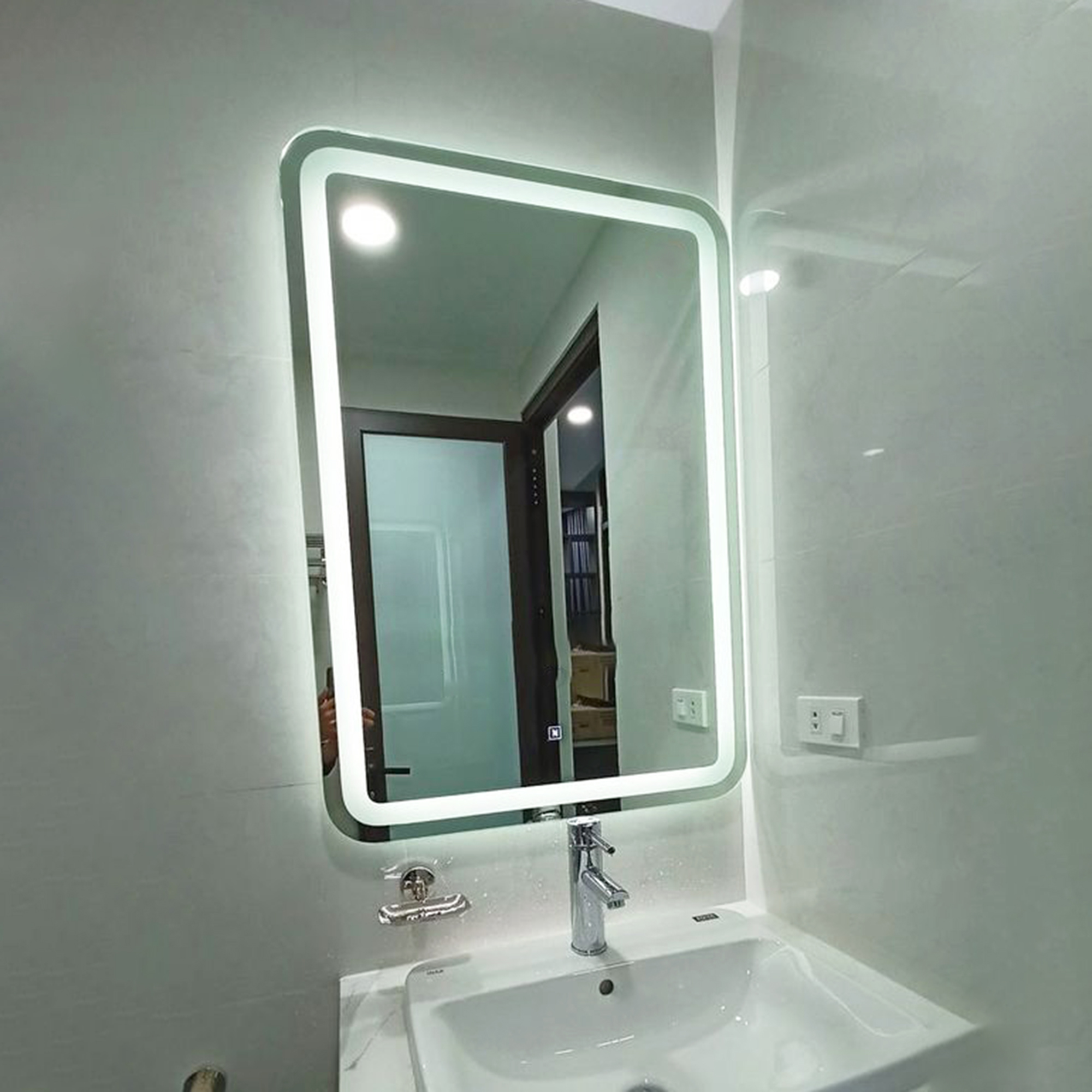 Gương Led Cảm Ứng Treo Tường Hình Chữ Nhật Đứng Cao Cấp DLQ INTERIORS Trang Trí Nhà Cửa, Phòng Tắm