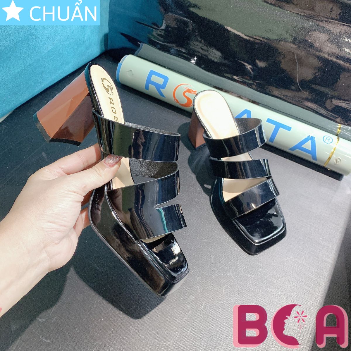 Sục nữ gót khác màu cao 7 phân RO649 ROSATA tại BCASHOP bề mặt bóng, lót trong êm ái vừa sang vừa thoải mái