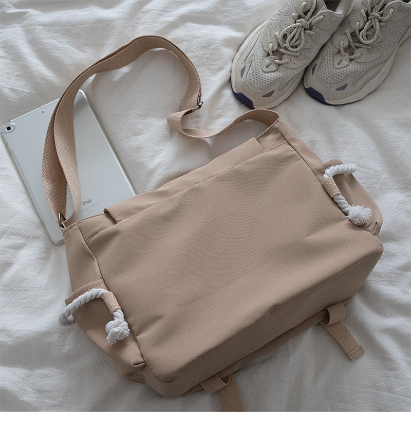 Túi đeo chéo nữ phong cách dễ thương – BEE GEE DCNU1085