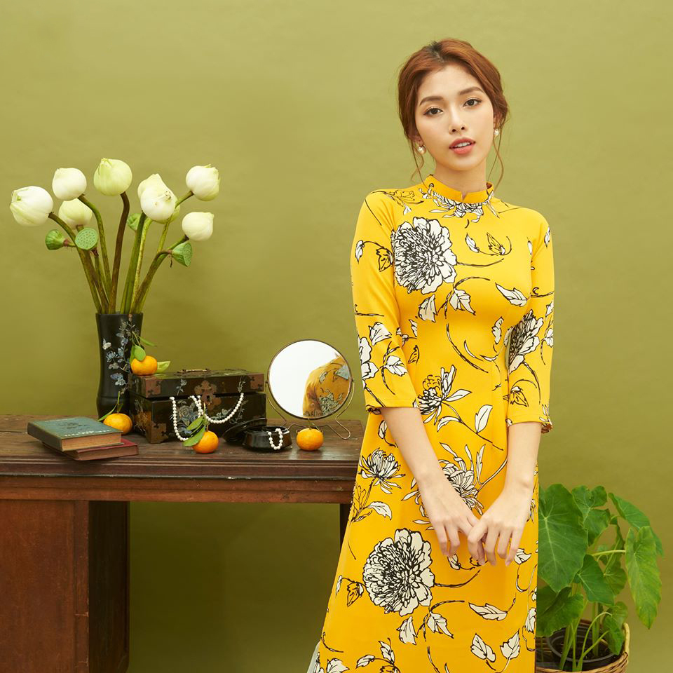 Áo dài lụa truyền thống