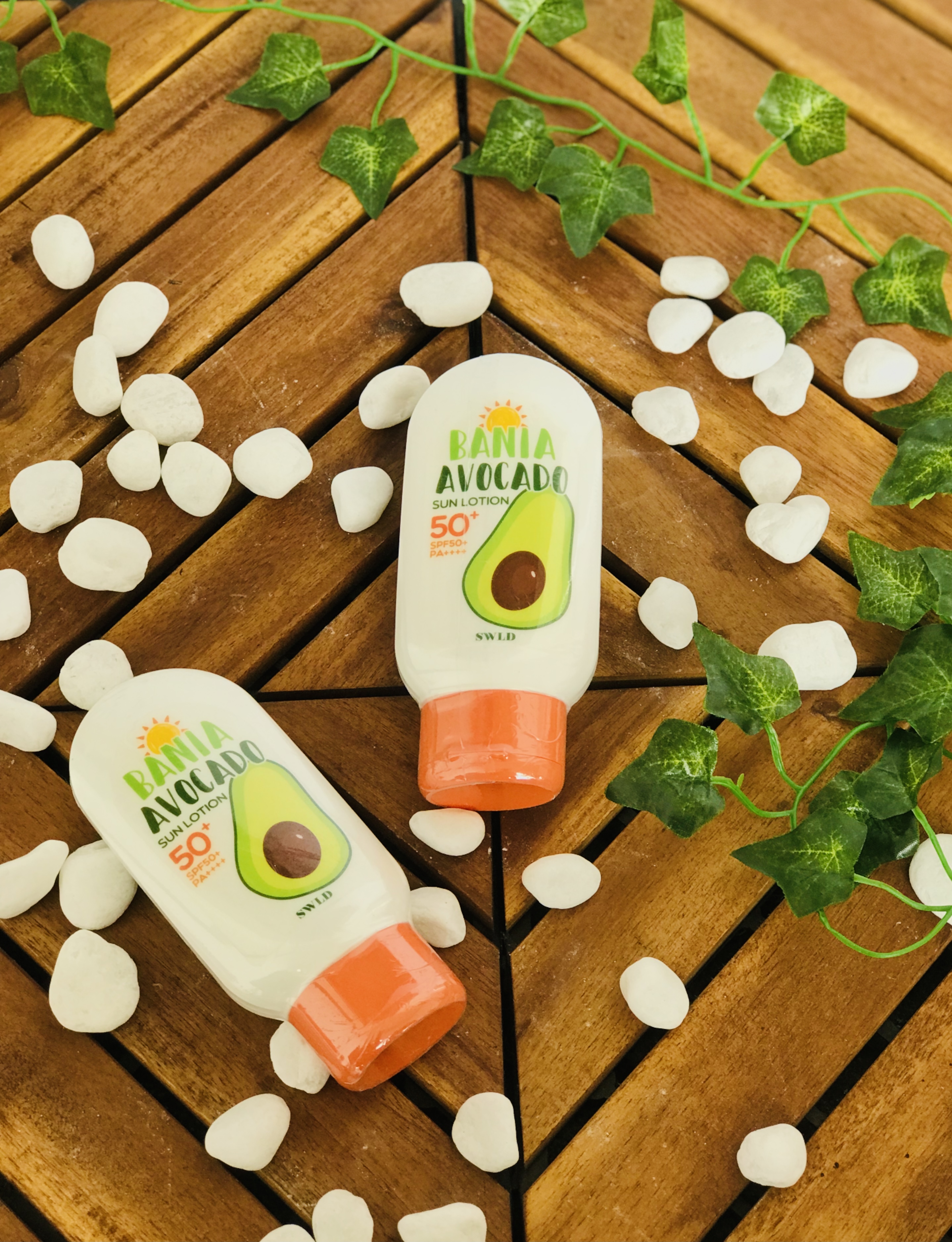 Lotion chống nắng SWLD Bania Avocado Sun Lotion SPF 50+ PA++++ 100ml