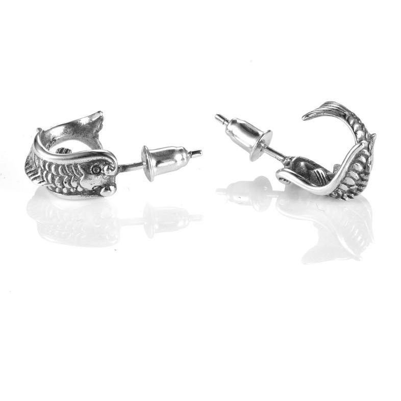 Khuyên tai được làm từ bạc thái 925