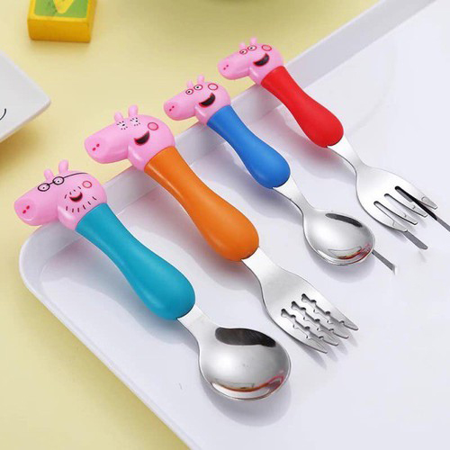 Bộ Thìa Dĩa Inox Gia Đình Peppa Pig - Tặng Móc Khóa Bé Emoji Phát Sáng Siêu Yêu