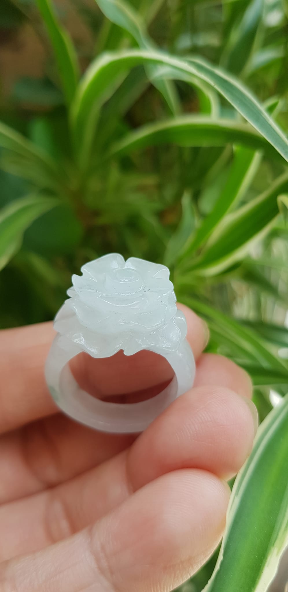 Nhẫn Nữ mới chạm Bông Hồng Nổi màu Trắng rất đẹp đá cẩm thạch tự nhiên Ni 18mm hợp mệnh kim mệnh thủy đeo tay xinh lắm ạ