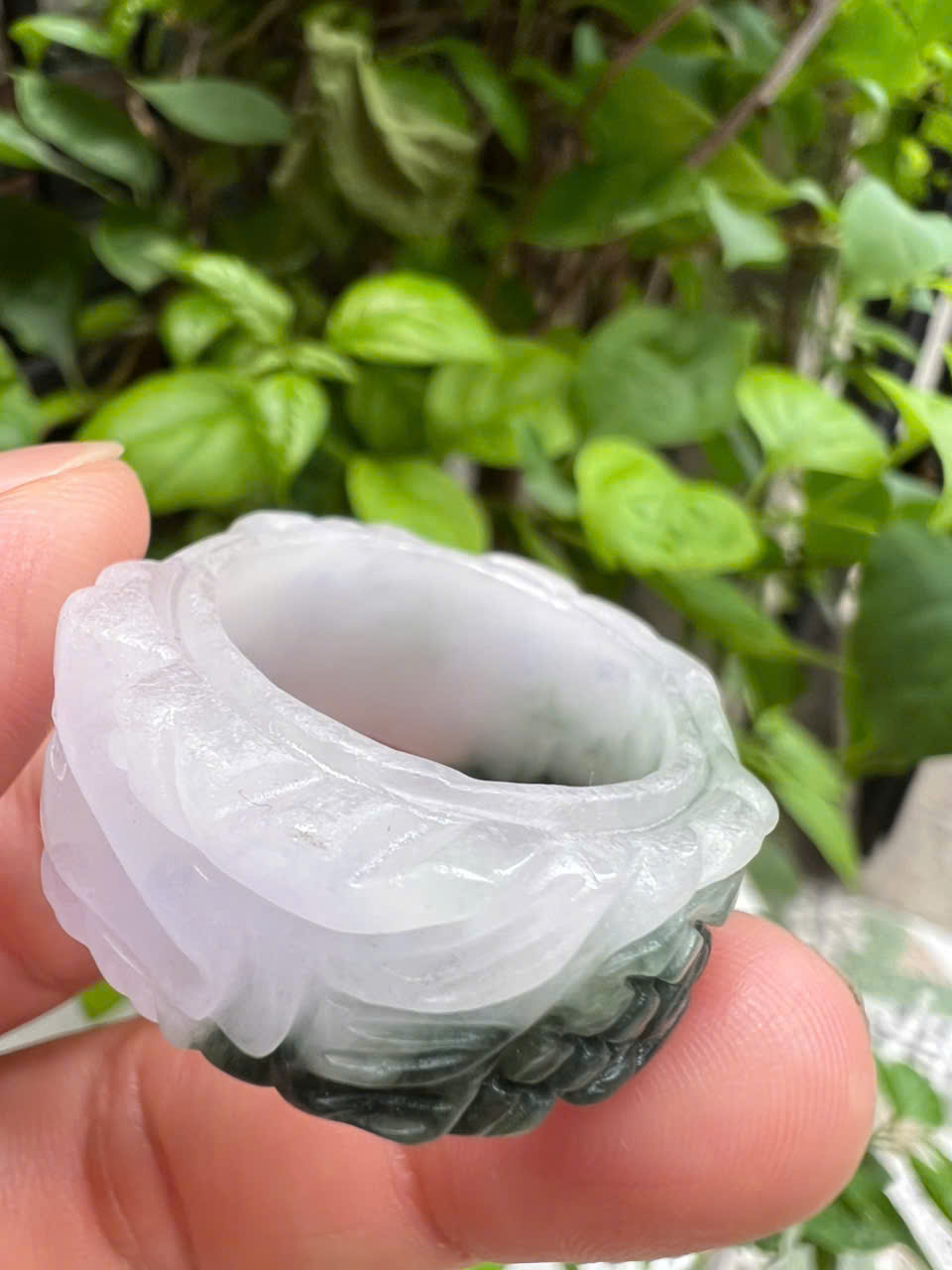 Nhẫn Rồng Nam Ni 21mm Cao 13mm Dầy 5mm Cẩm Thạch màu màu trắng xanh đậm phía dưới đẹp ạ