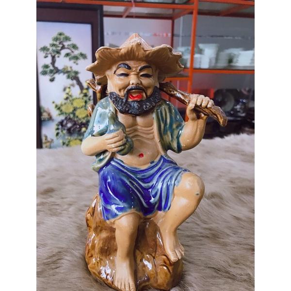Tượng ông lão vác giỏ cao 21cm