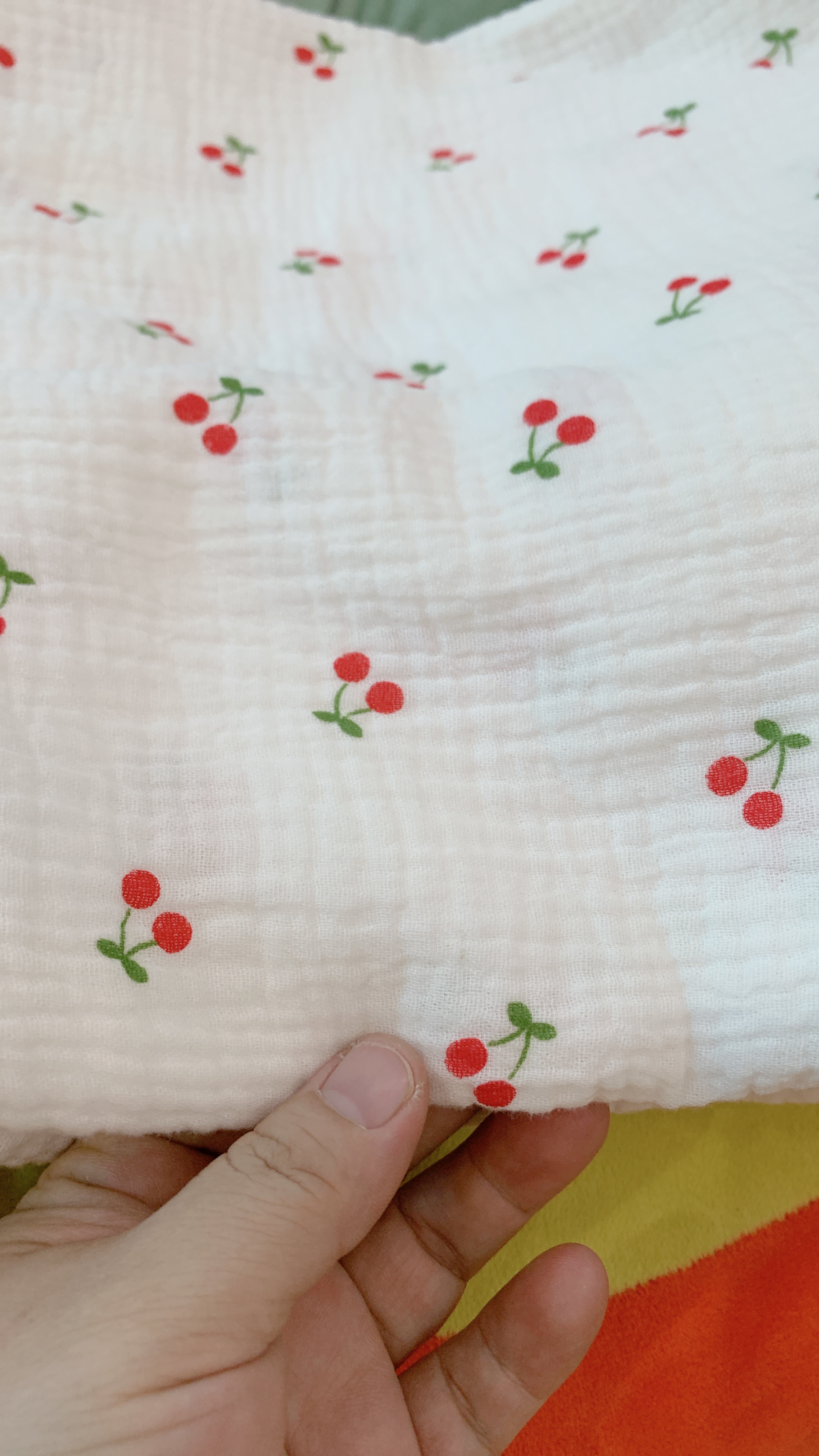 Vải xô muslin 2 lớp hình cherry  nền trắng tinh