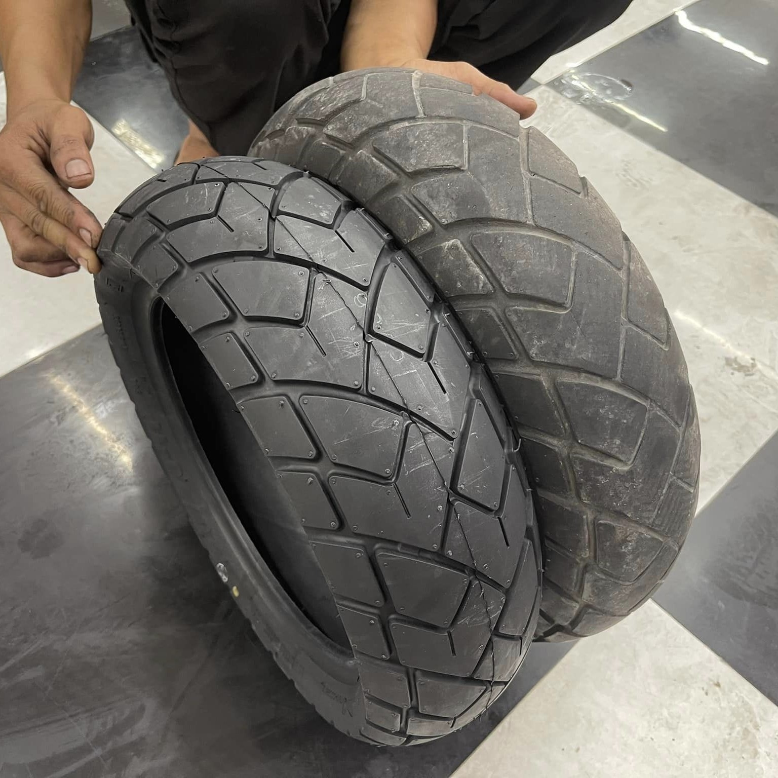 Vỏ Maxxis gai M6017 size (110/70-11 - 120/70-11) dành cho Vespa Primavera, LX