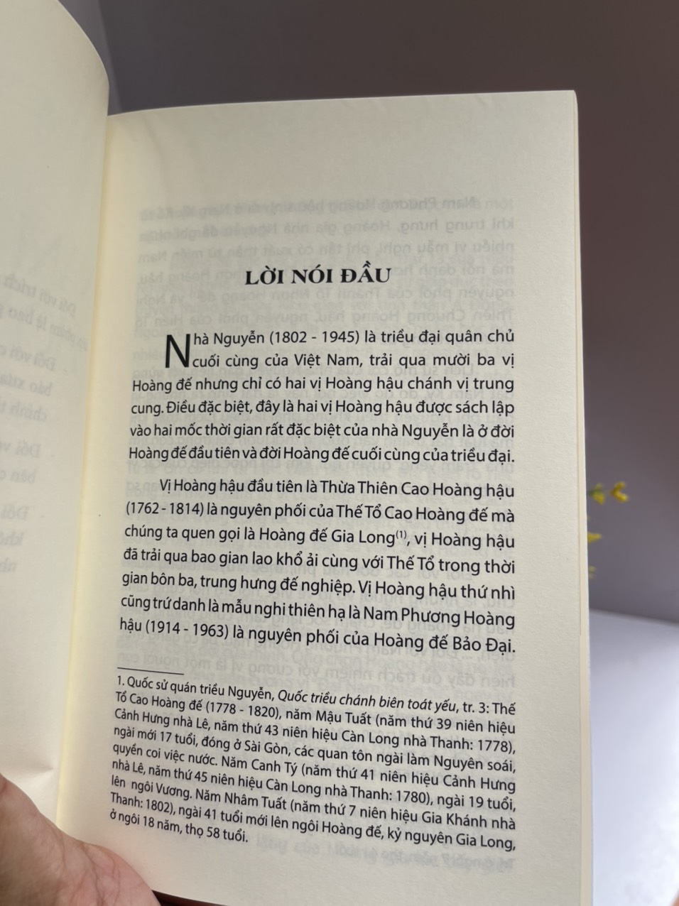 NAM PHƯƠNG HOÀNG HẬU - Vị Quốc Mẫu Tân Thời Qua Tư Liệu Báo Chí - Tử Yếng Lương Hoài Trọng Tính – NXB Tổng hợp TP. Hồ Chí Minh