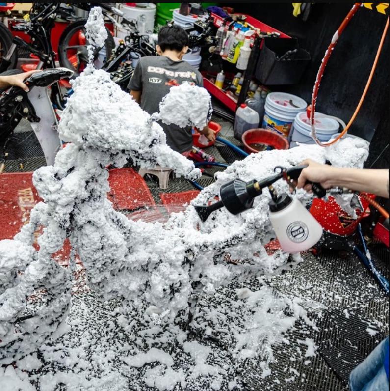 Sprayking Super Wash 1L nước rửa xe tạo bọt tuyết, xà phòng rửa xe siêu sáng bóng
