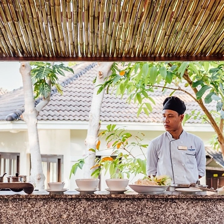 Lotus Mũi Né Resort & Spa 4* + Xe Limousine Khứ Hồi Từ Sài Gòn Dành Cho 01 Người