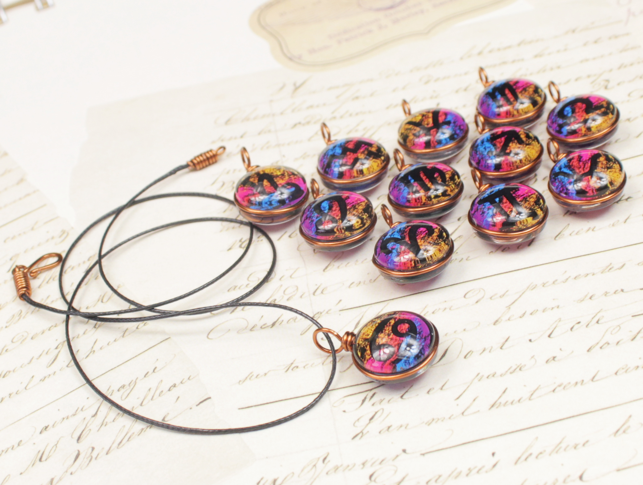 Dây chuyền cung hoàng đạo Zodiac 2 mặt khác nhau 14mm màu sắc tươi sáng 14MM-001
