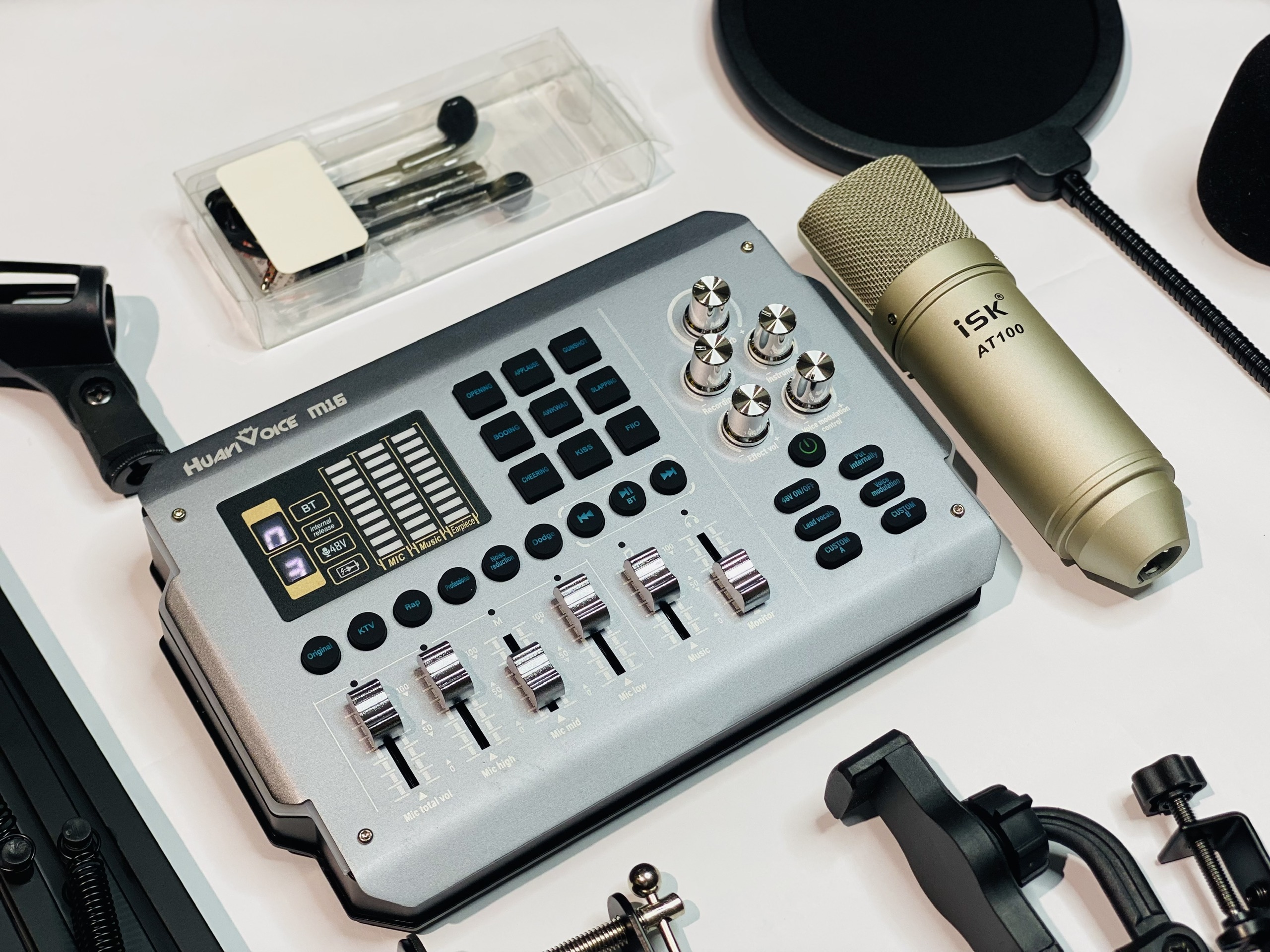 Combo Thu Âm Livestream Karaoke Tại Nhà Sound Card M16 Và Micro AT100 Chuẩn Phòng Thu Giá Rẻ Dễ Dùng Tiện Lợi, Hàng Nhập Khẩu