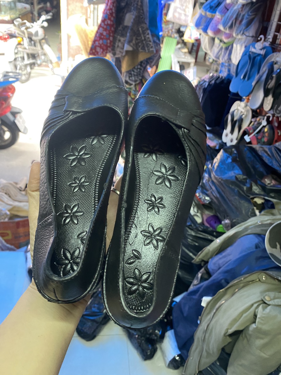 Giày nhựa dẻo mềm đen nữ 1699(size 36-40)